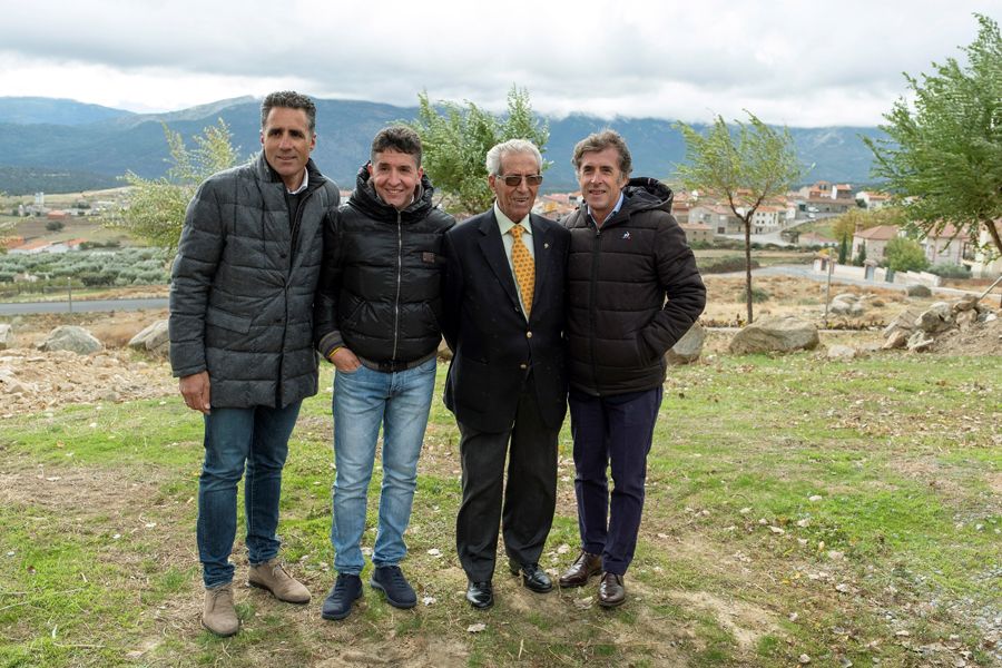 Miguel Indurain, Pedro Delgado y Federico Martín Bahamontes acompañan a Carlos Sastre en el décimo aniversario del Tour