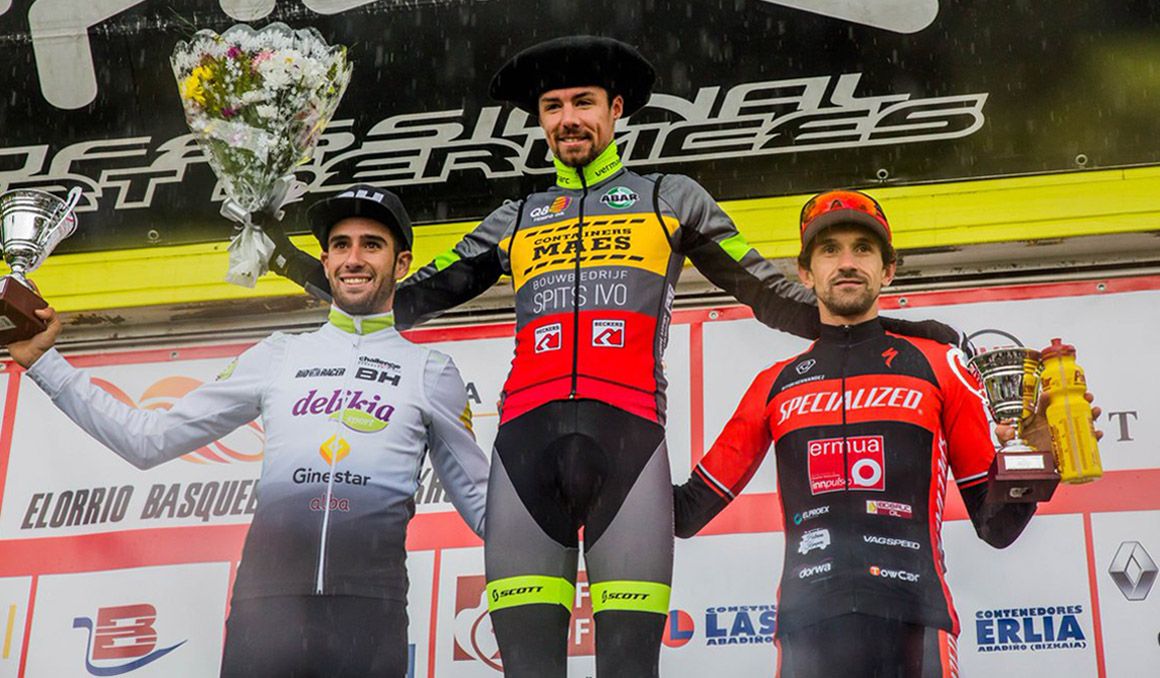 Podio masculino del Ciclocross Internacional de Elorrio.