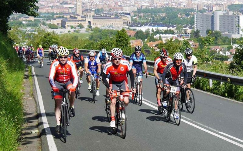 Imagen de una pasada edición de la Marcha Ciclista Villa de Gijón