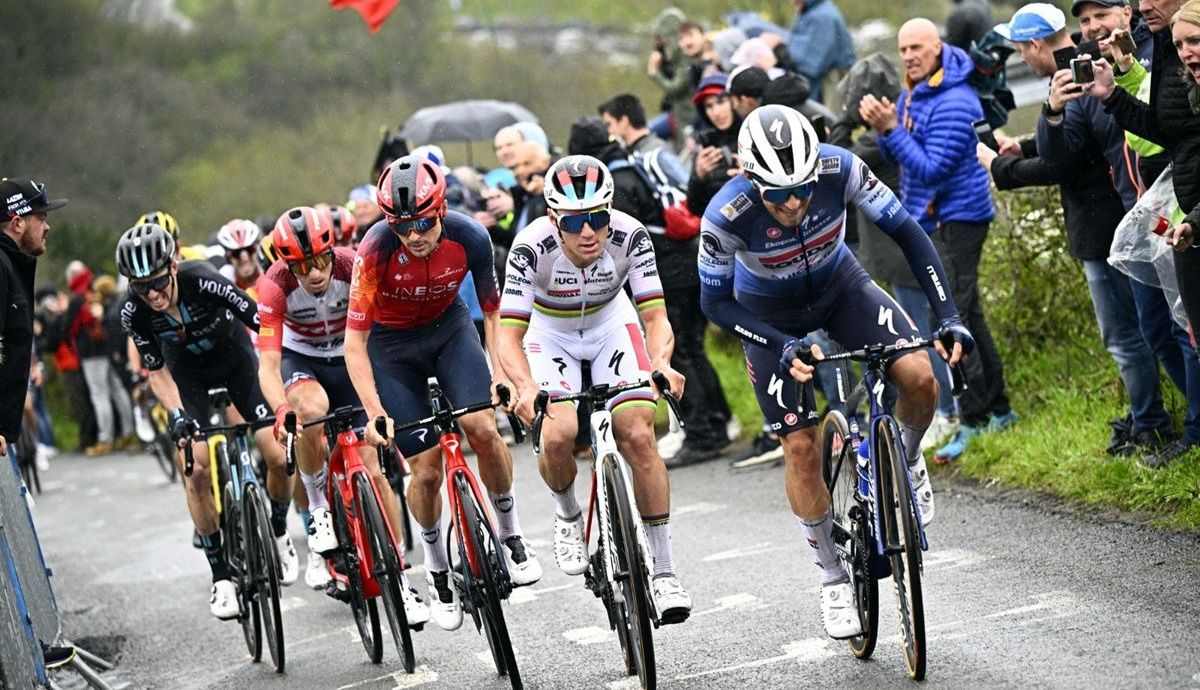 El Soudal Quick Step respaldó a su líder hasta que éste decidió atacar arriba de La Redoute El Soudal Quick Step respaldó a su líder hasta que éste decidió atacar arriba de La Redoute