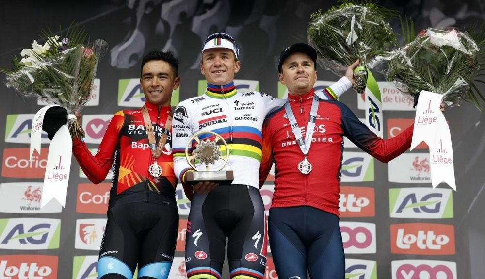 Santiago Buitrago (Bahrain Victorious), Remco Evenepoel (Soudal Quick Step) y Tom Pidcock (INEOS Grenadiers), en el podio de la Lieja Santiago Buitrago (Bahrain Victorious), Remco Evenepoel (Soudal Quick Step) y Tom Pidcock (INEOS Grenadiers), en el podio de la Lieja