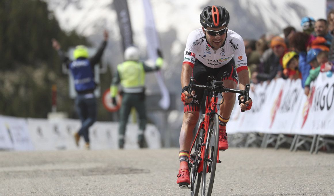 Igor Merino (Burgos-BH)) en una etapa de la pasada Vuelta a Aragón. 