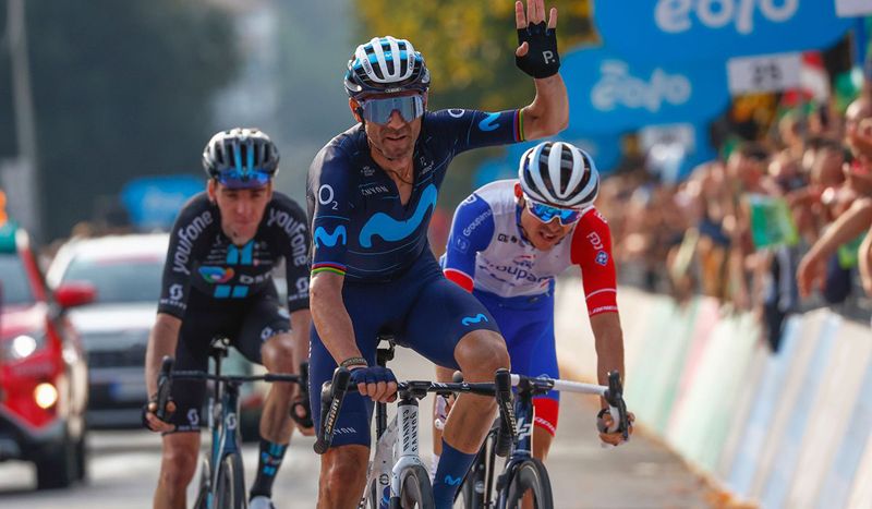 Alejandro Valverde llegando a la meta en Il Lombardia, su última carrera como profesional Alejandro Valverde llegando a la meta en Il Lombardia, su última carrera como profesional