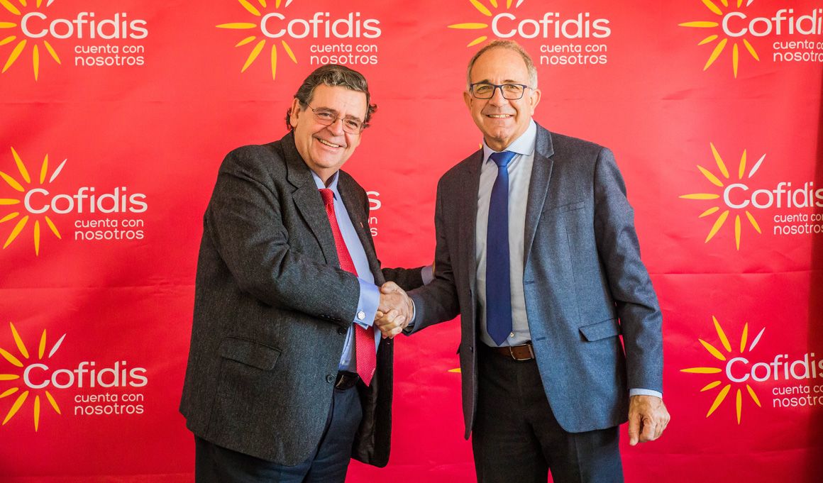  Joan Sitges, director general de Cofidis España, y José Luis López Cerrón, presidente de la Real Federación Española de Ciclismo.