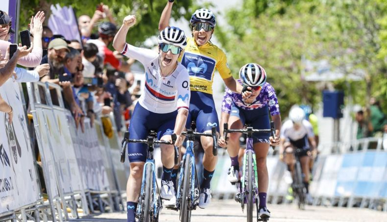 jelena eric y arlenis sierra del movistar team celebran sus victorias