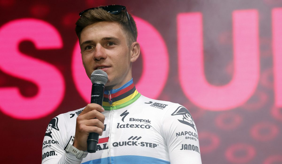Remco Evenepoel durante la presentación de equipos celebrada en la tarde de ayer