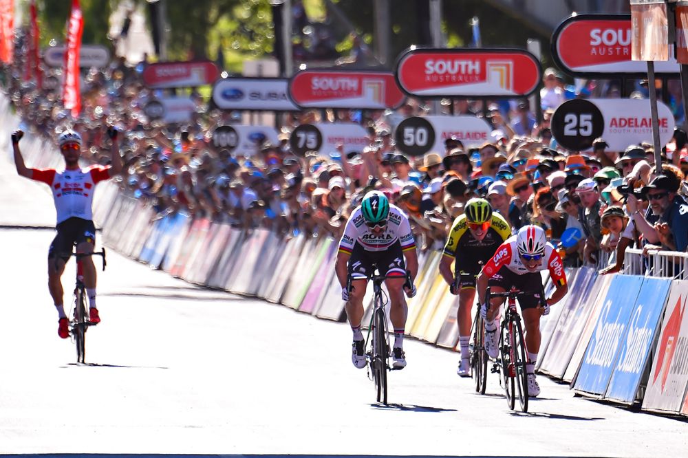 Caleb Ewan se impone en la Down Under Classic