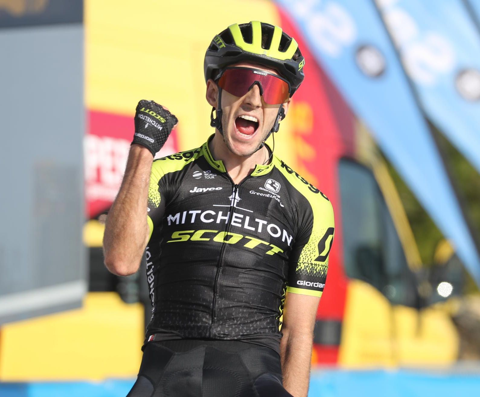 Adam Yates se impone en la ermita de Santa Lucía, de donde Ion Izagirre sale líder de la Vuelta a la Comunitat Valenciana