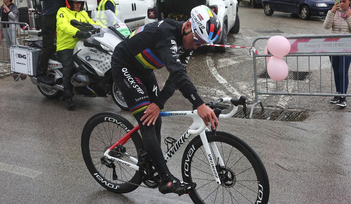 Evenepoel tomará la salida en la sexta etapa a pesar de los dolores en el costado derecho