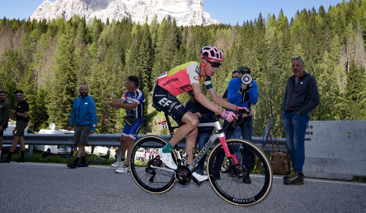 Hugh Carthy abandona el Giro