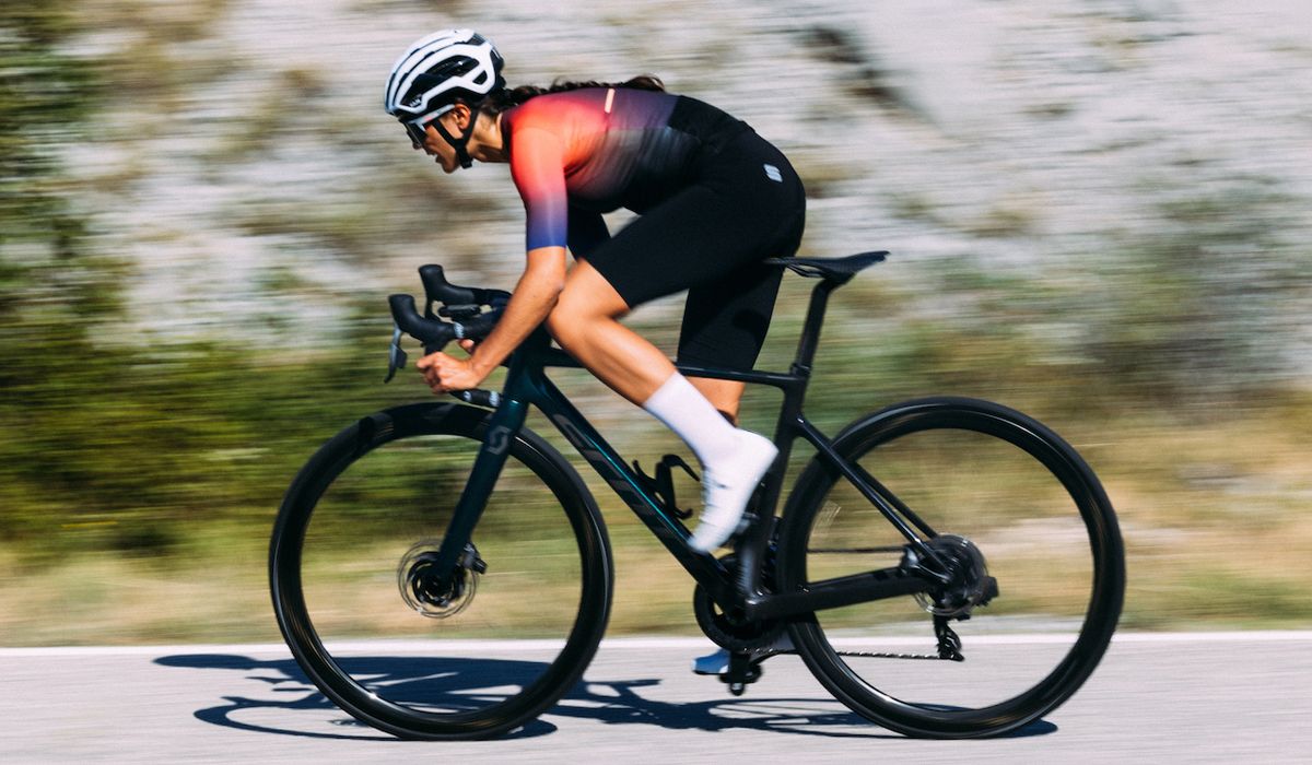 Sportful presenta la versión femenina de su Bomber Suit