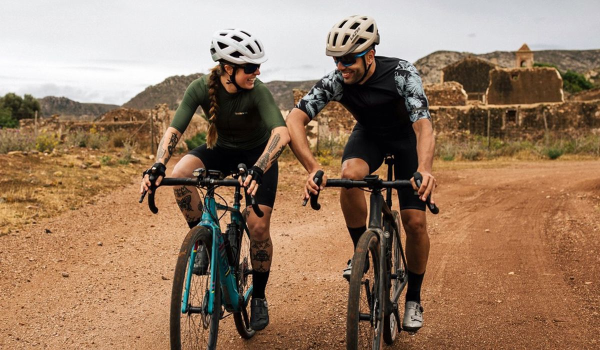 Lazer presenta el nuevo Cerro KinetiCore, un casco pensado para el gravel