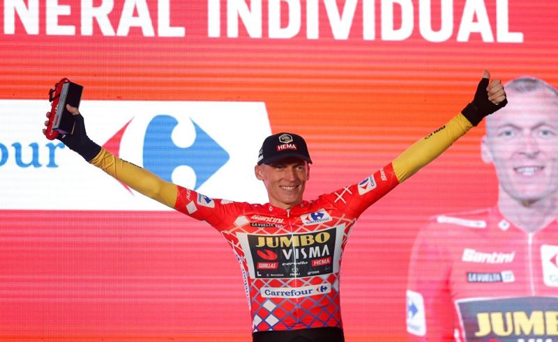 Robert Gesink vistió el maillot rojo de líder de La Vuelta 2022 tras la 1ª etapa Robert Gesink vistió el maillot rojo de líder de La Vuelta 2022 tras la 1ª etapa