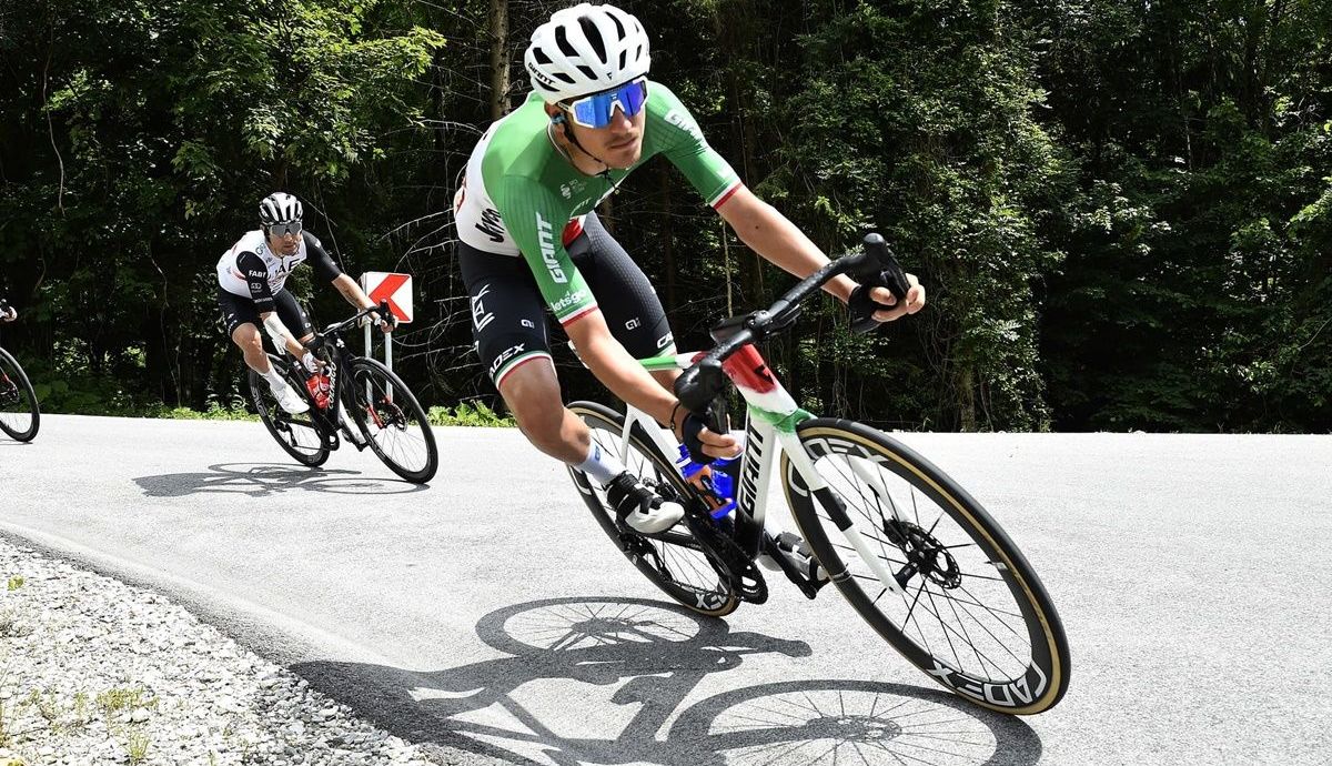 Filippo Zana (Jayco AlUla) no ganó porque se cayó, pero logró el maillot de líder Filippo Zana (Jayco AlUla) no ganó porque se cayó, pero logró el maillot de líder