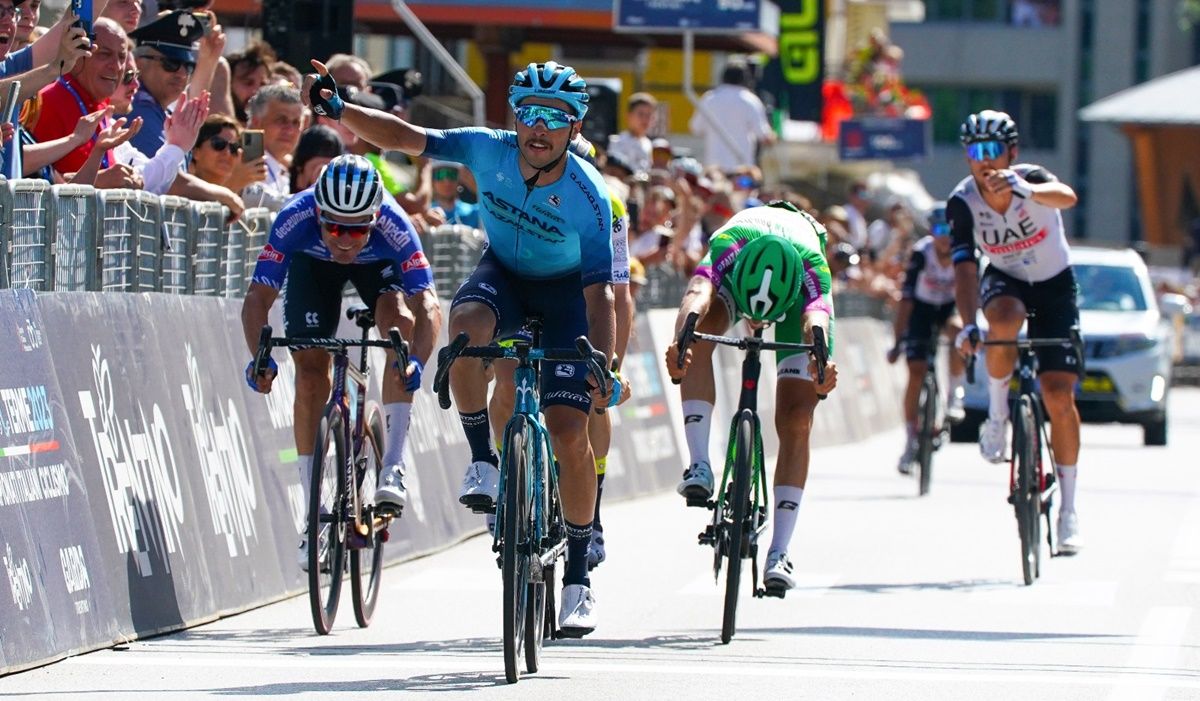 Simone Velasco (Astana Qazaqstan Team) se impuso en el sprint que decidió el nuevo campeón de Italia