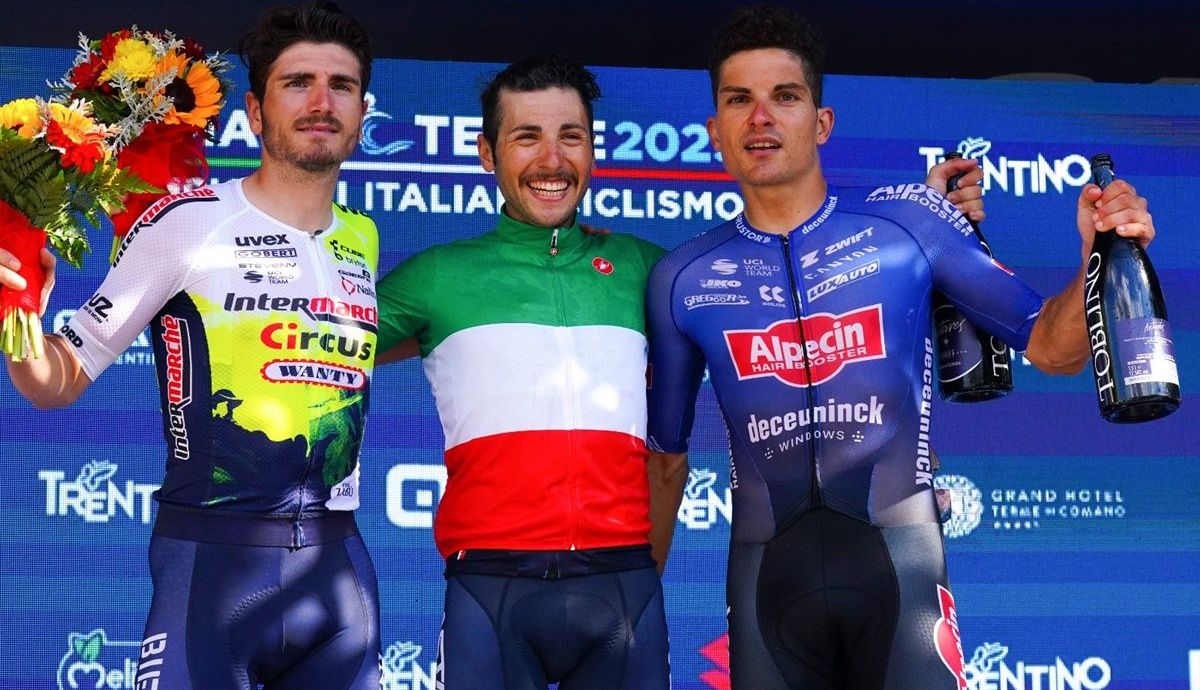 Lorenzo Rota y Kristian Sbaragli acompañaron a Simone Velasco en el podio Lorenzo Rota y Kristian Sbaragli acompañaron a Simone Velasco en el podio