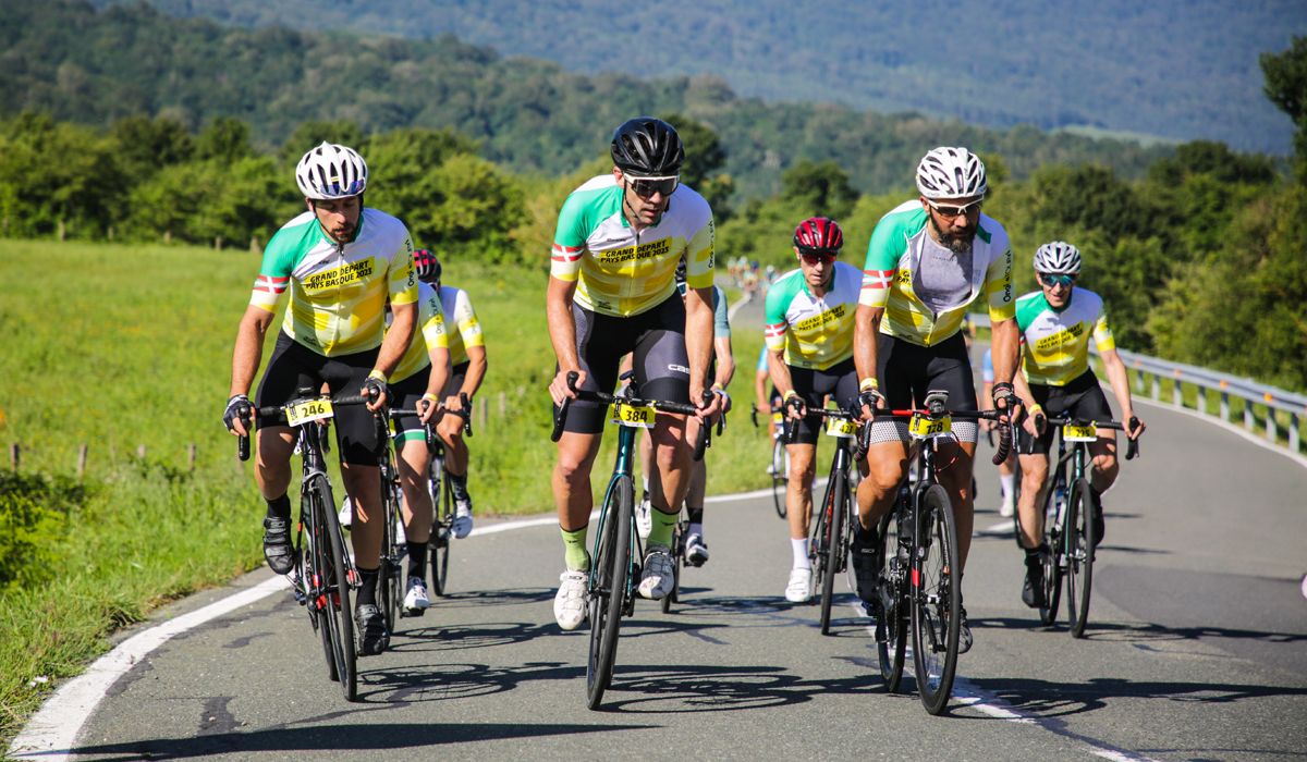 La Prueba Cicloturista Vitoria inundó de amarillo las carreteras de Álava