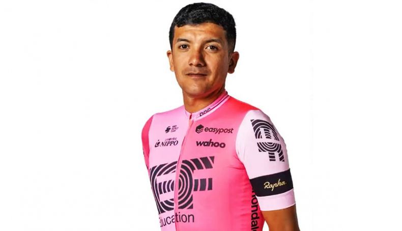 richard carapaz luciendo el maillot del ef education easypost 2023 richard carapaz luciendo el maillot del ef education easypost 2023