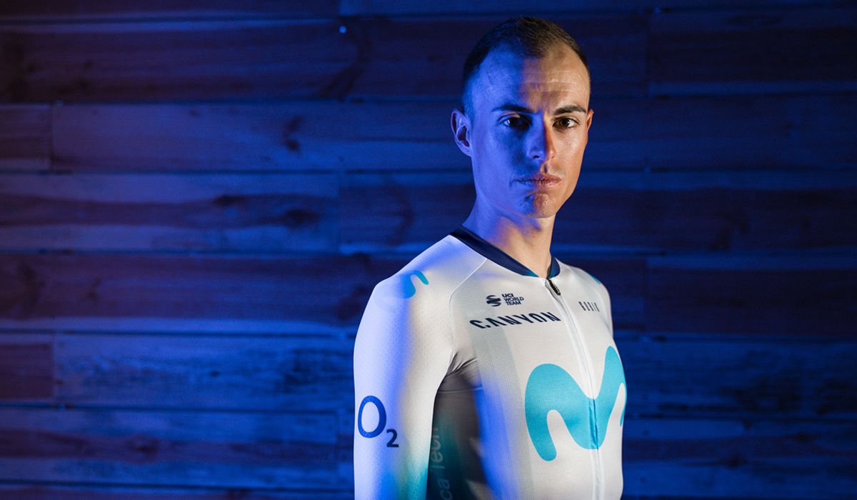 Enric Mas con la novedosa equipación de Gobik que lucirá el equipo en el Tour. Foto Movistar Team