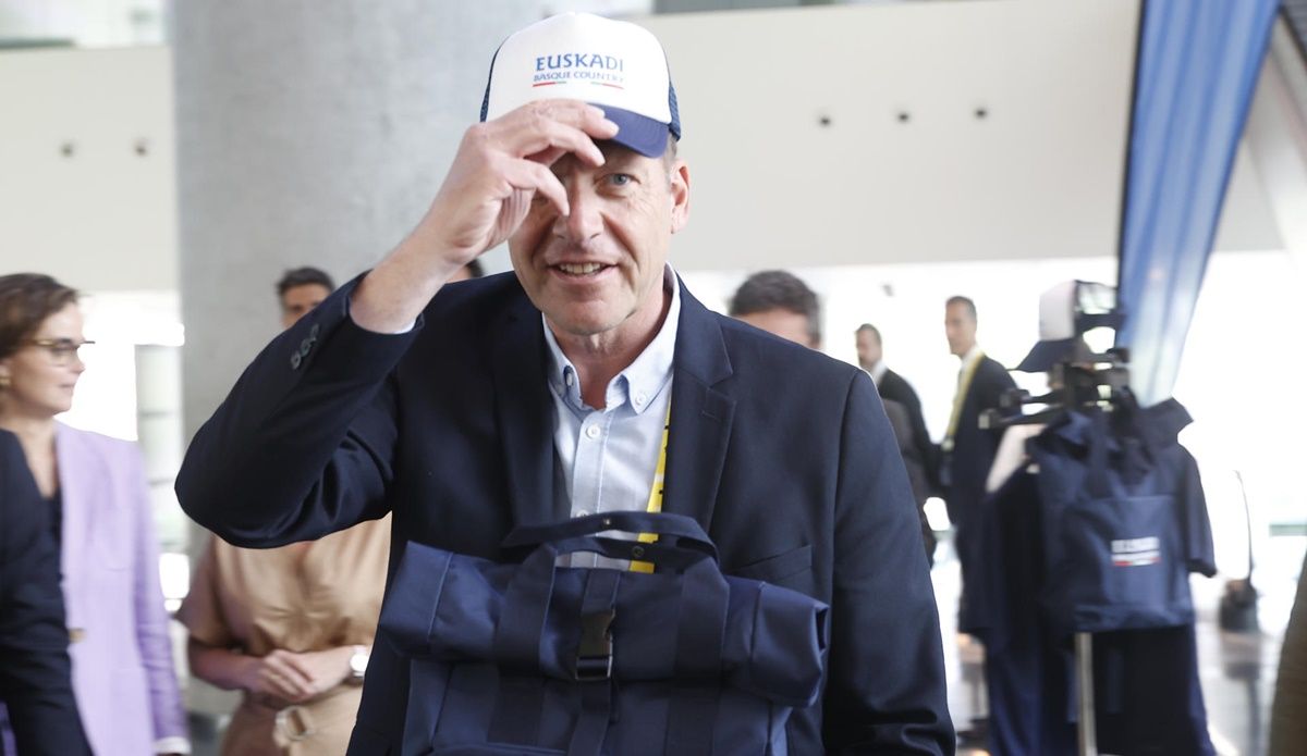 Prudhomme mostró su simpatía por País Vasco antes del inicio del Tour de Francia en Bilbao Prudhomme mostró su simpatía por País Vasco antes del inicio del Tour de Francia en Bilbao