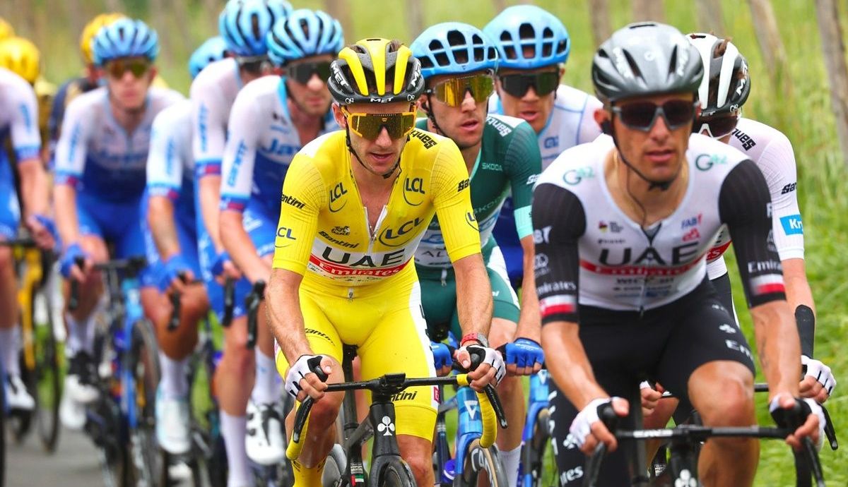 Adam Yates (UAE Team Emirates) aguantó el maillot amarillo Adam Yates (UAE Team Emirates) aguantó el maillot amarillo