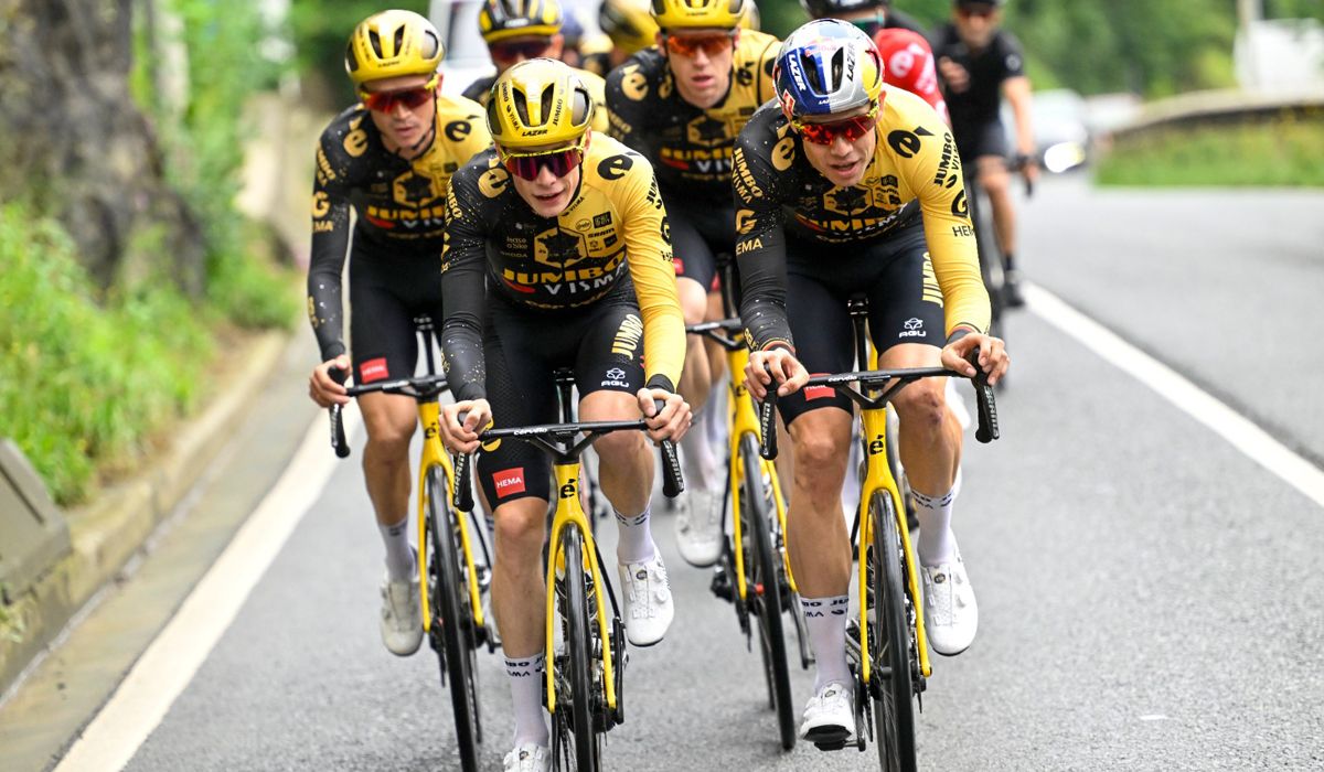 Los ciclistas del Jumbo-Visma en un entrenamiento previo al inicio del Tour