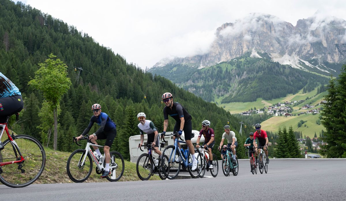 Maratona de los Dolomitas, un viaje alpino que no puede faltar