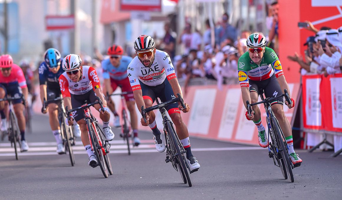 UAE Tour: Gaviria le gana a Viviani el duelo de sprinters en una etapa animada por el viento