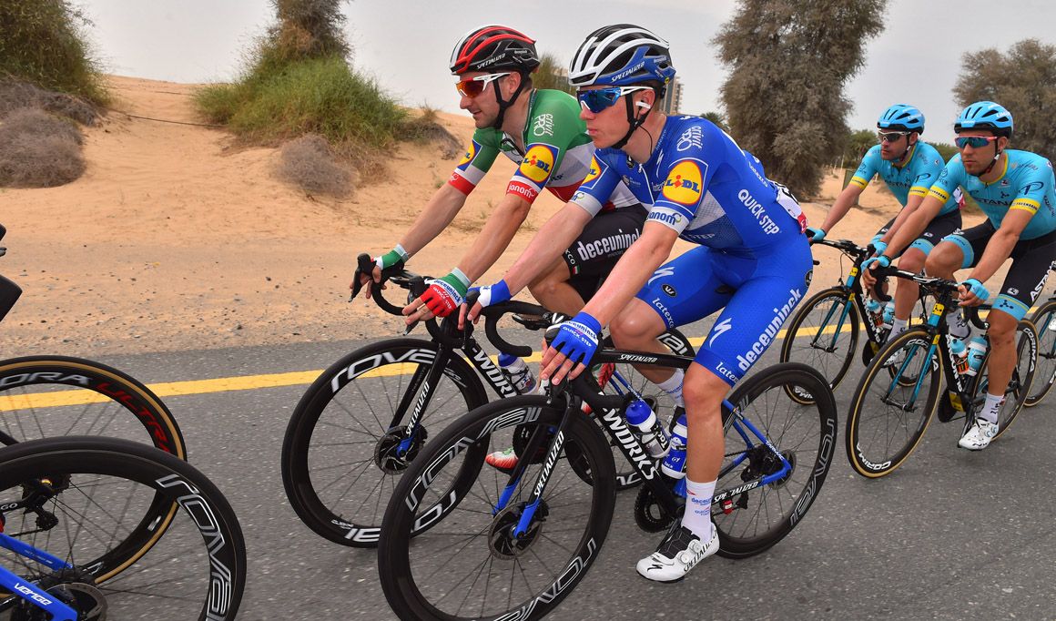 Remco Evenepoel se retira del UAE Tour tras sufrir una caída