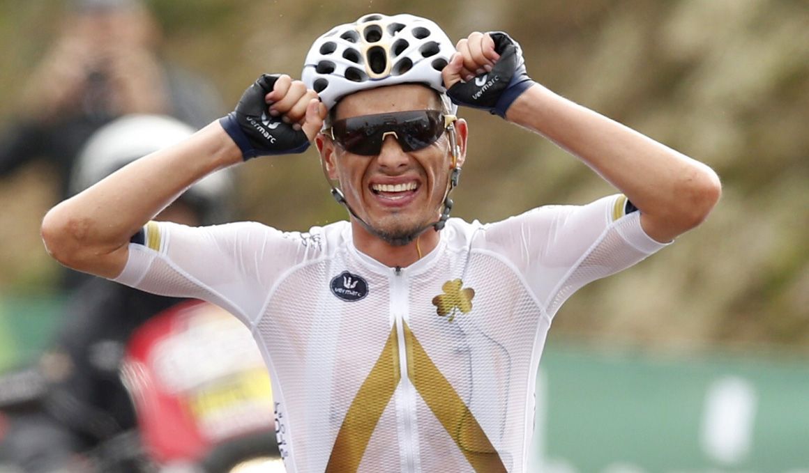 Imagen de Denifl celebrando su victoria en Los Machucos, Vuelta a España 2017.
