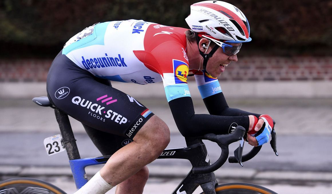 Bob Jungels, en pleno esfuerzo camino de la línea de meta en Kuurne