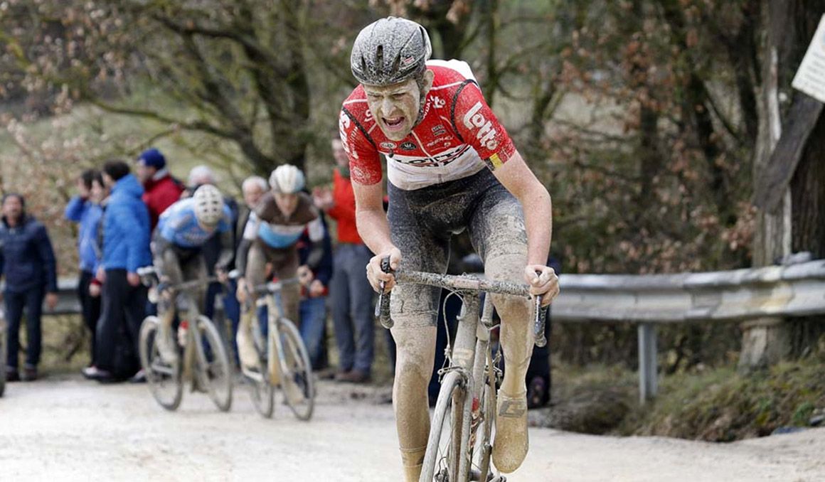 Tiesj Benoot en una imagen de la Strade Bianche 2018
