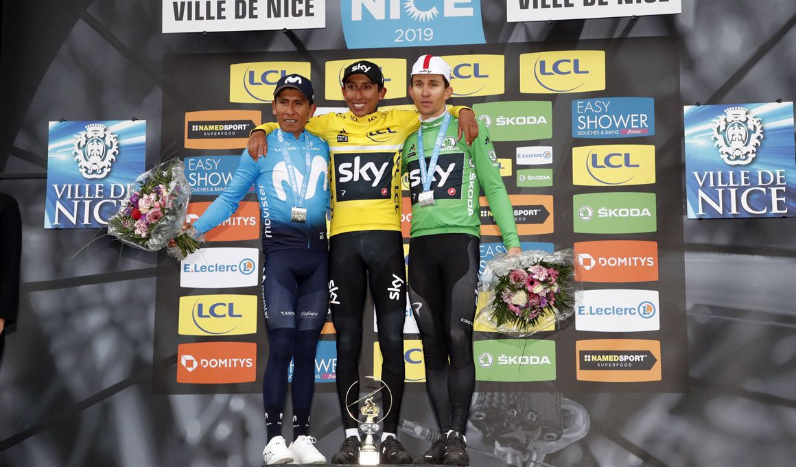 Egan Bernal, acompañado en el podio final de la París-Niza por Nairo Quintana y su compañero Michal Kwiatkowski.