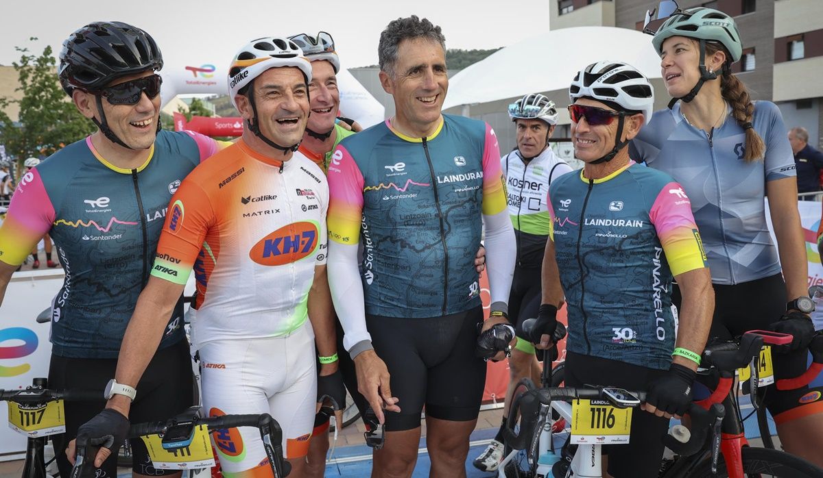 Melcior Mauri y Miguel Indurain fueron dos de los exprofesionales que participaron en la marcha navarra