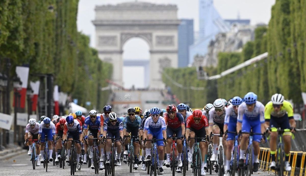 Los tradicionales 'látigos' de los Campos Elíseos volvieron en 2023