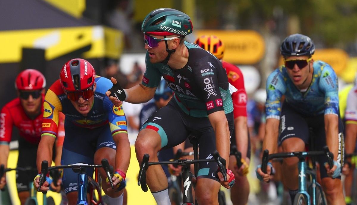 Jordi Meeus (Bora hansgrohe) tuvo que esperar a la photo finish para celebrar su triunfo