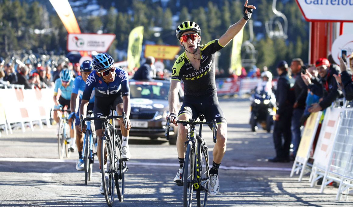 Adam Yates gana en Vallter 2000; De Gendt aguanta el liderato 