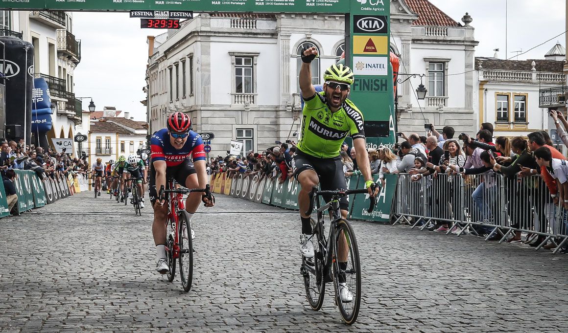 Enrique Sanz, en la tercera de las victorias que logró en la prueba portuguesa. Foto: Volta al Alentejo 