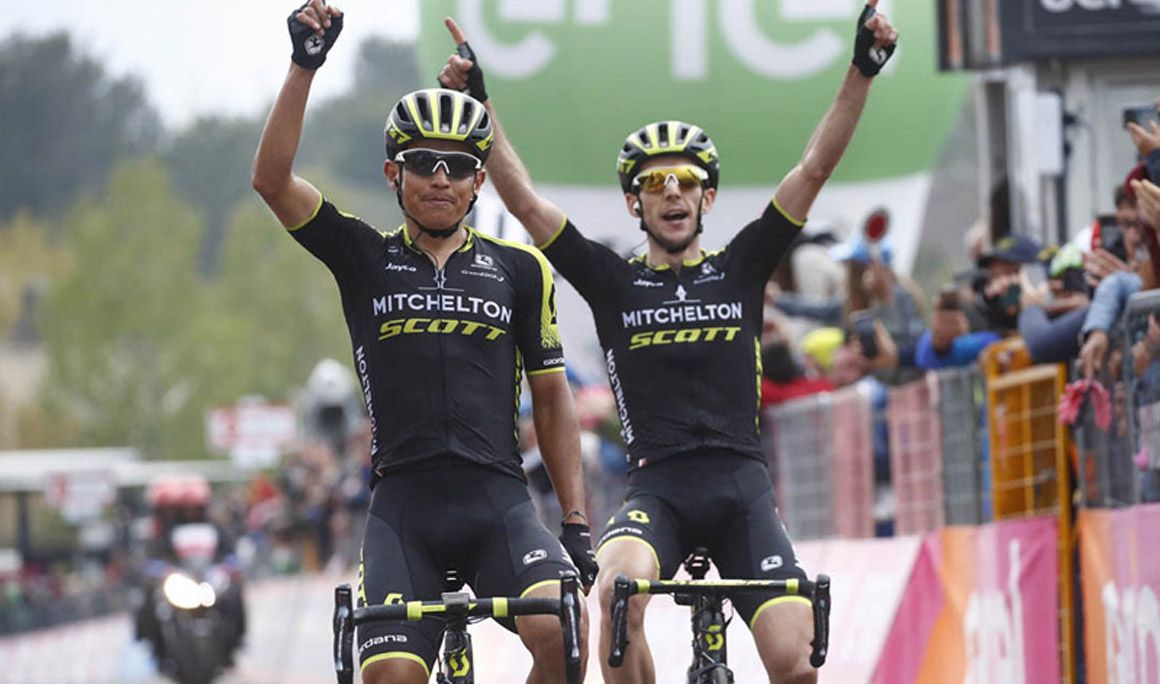 Esteban Chaves y Simon Yates llegaron destacados a la meta en el Monte Etna, en la 6ª etapa del Giro de Italia 2018.