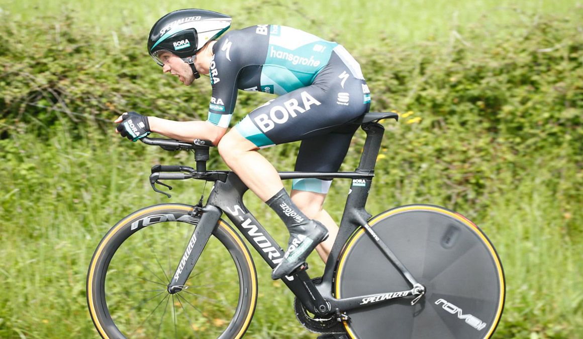 Schachmann, primer líder de la Itzulia tras ganar la CRI inaugural