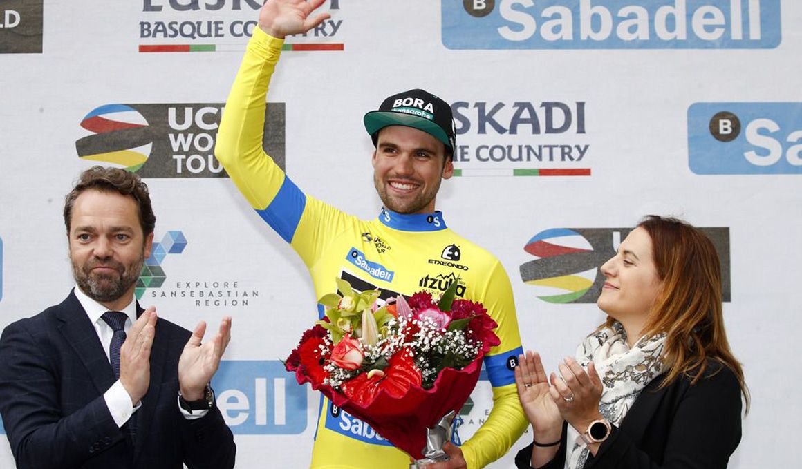 Schachmann, más líder de la Itzulia tras ganar en la subida al Santuario de Estibaliz. Foto: Bettini Photo. 