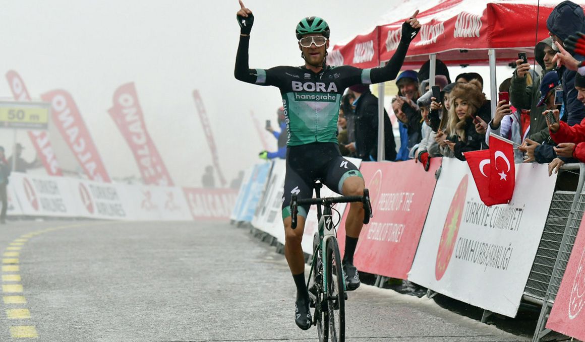 Felix Grossschartner reina en la gélida quinta etapa del Tour de Turquía