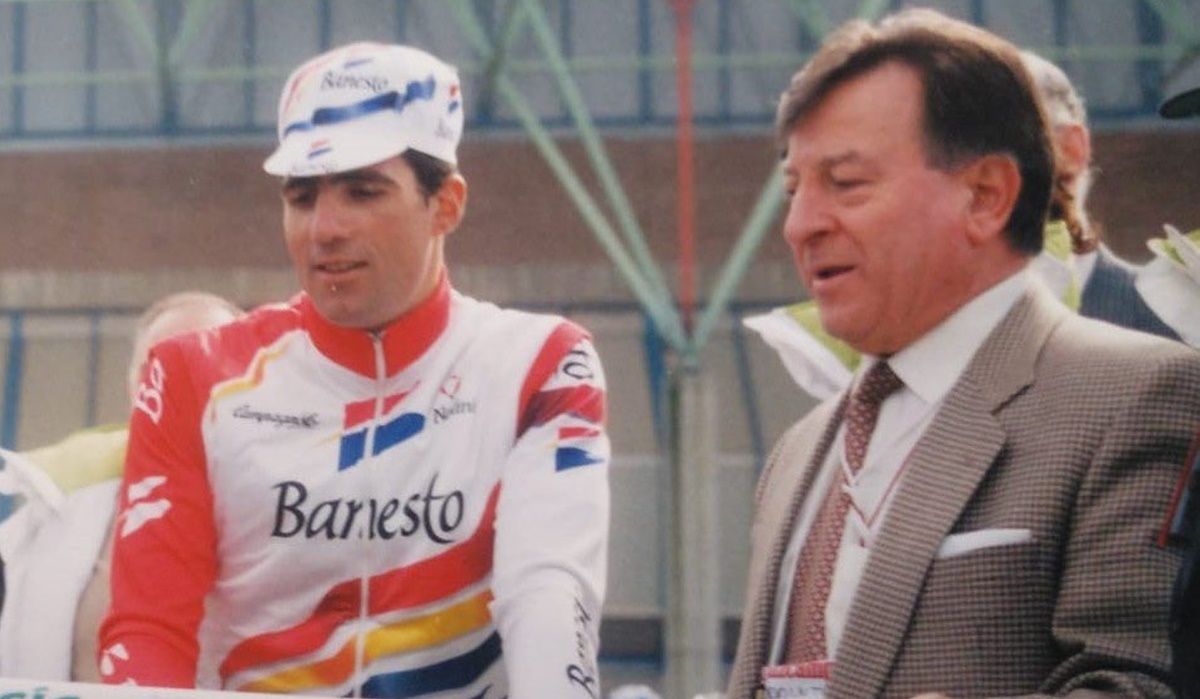 Luis Cuevas García, junto a Miguel Indurain, durante un corte de cinta de la Vuelta a Andalucía