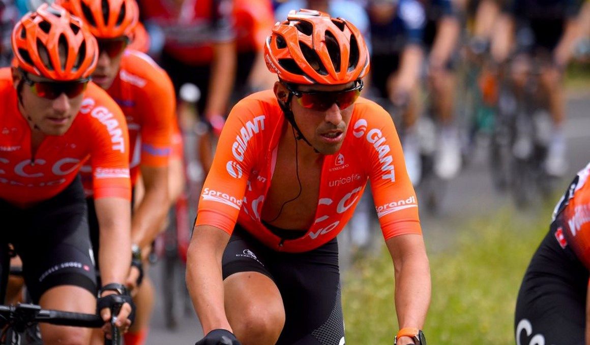 Víctor de la Parte: "Sería un sueño ganar una etapa en el Giro"