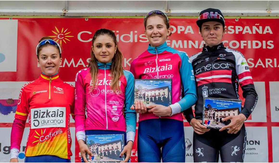 Natalie Grinczer y el Bizkaia Durango se exhiben en Balmaseda
