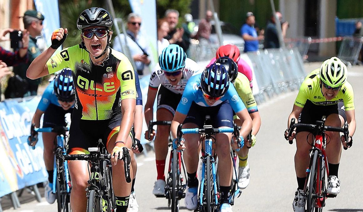 Karlijn Swinkels gana la 1ª etapa de la Vuelta a Burgos