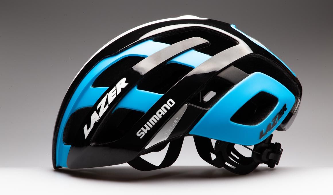 Un casco Lazer Century para los participantes de la Lazer Century Gravel Journey