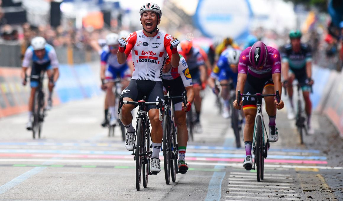Caleb Ewan se estrena en este Giro batiendo a Viviani y Ackerman