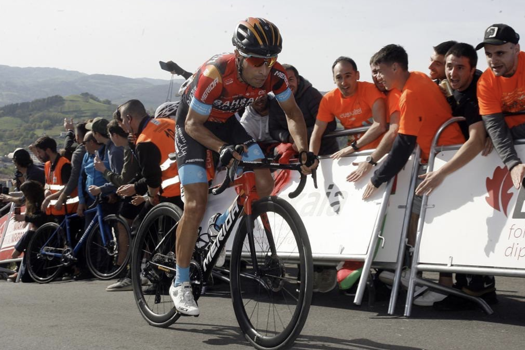 Landa y Buitrago, al frente del Bahrain Victorious en la Vuelta.