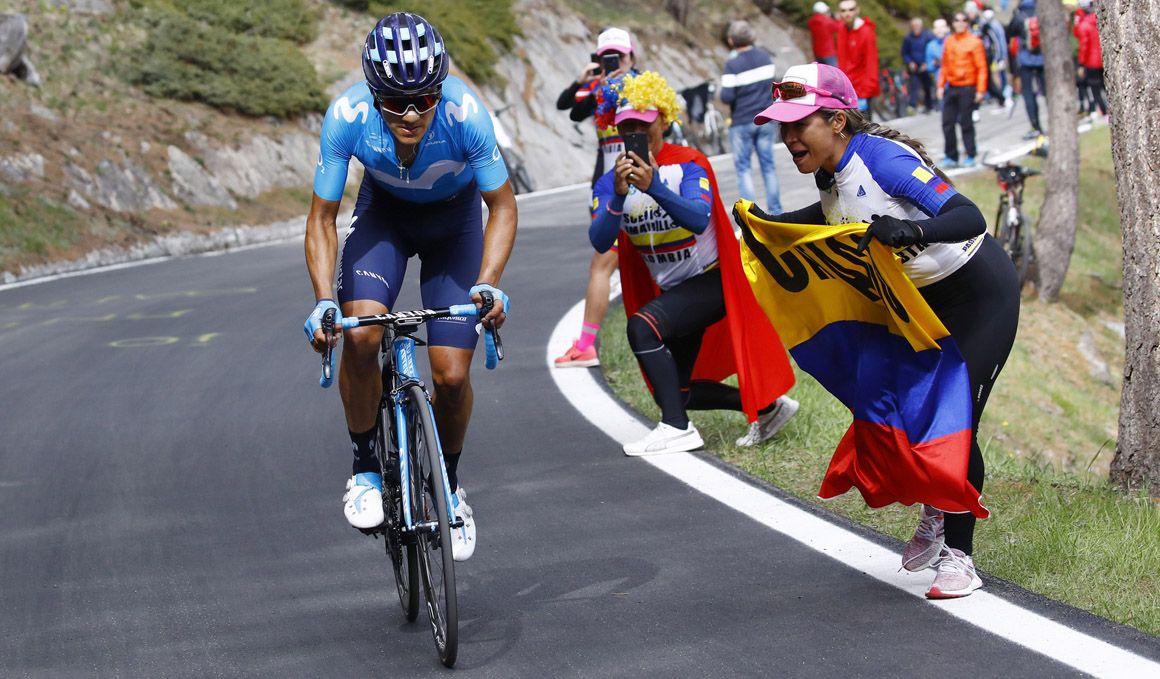Carapaz: "Es difícil creer que ahora soy yo la maglia rosa"